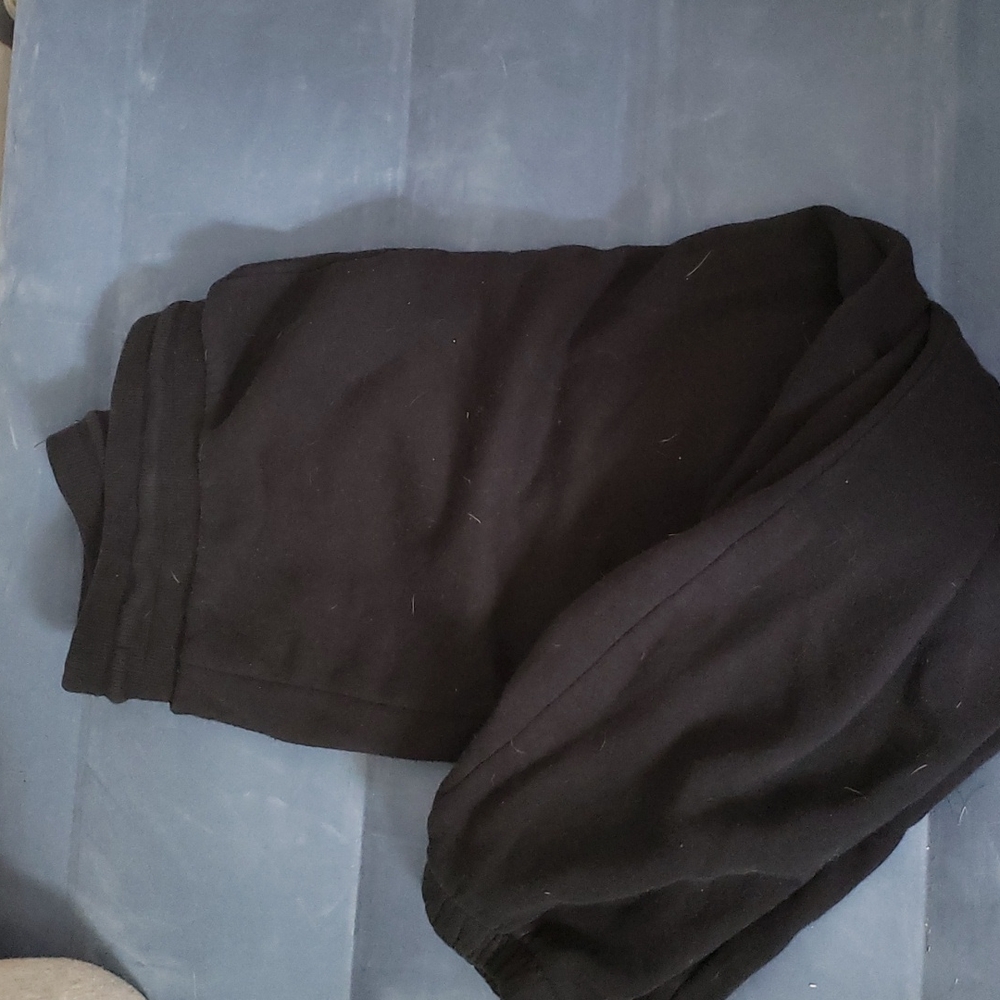 Black sweat pants w/ cuffed ankle. Size small. Worn a few times. Wild fable.